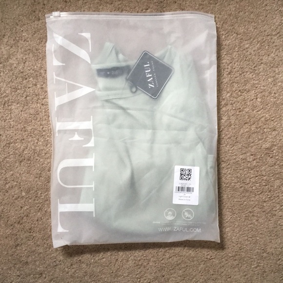 Zaful Plain Cropped Tee - Picture 3 of 4